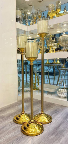 شمعدان کنار سالنی سلطنتی دوگلس